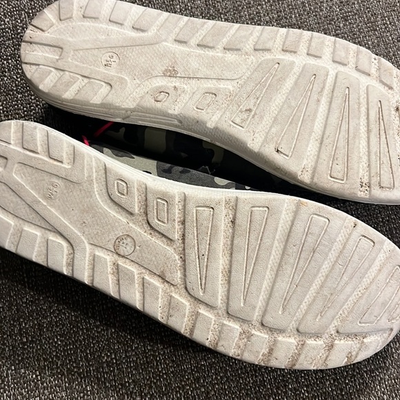 Arizona Women’s Slip-Ons Camo 9.5 - Picture 3 of 4